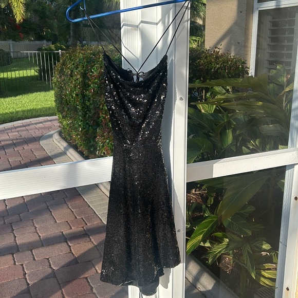 Windsor Black Sequin spaghetti Strappy Skater Party Mini Dress sz M Like New - Picture 11 of 17